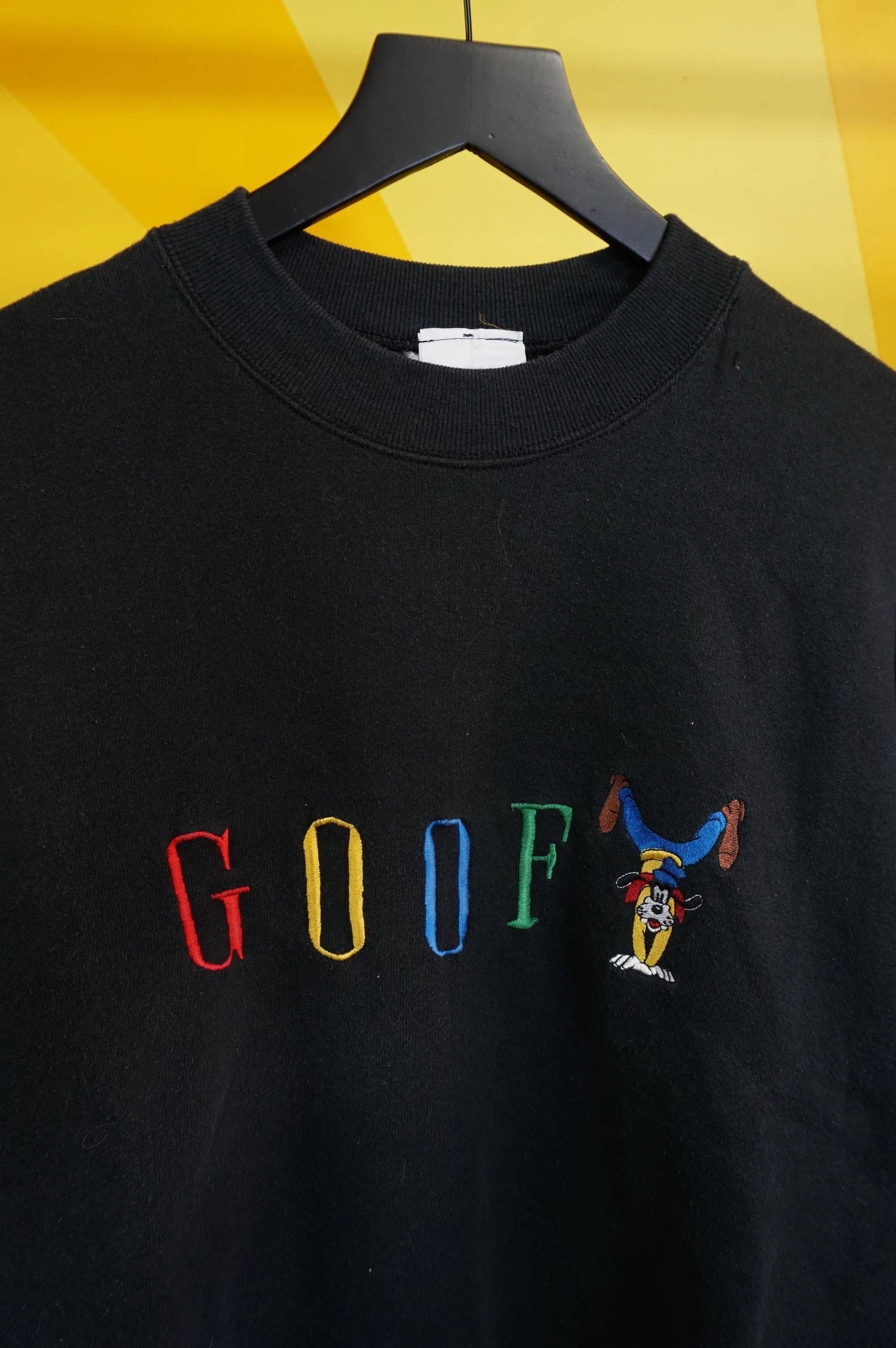 (L/XL) Vtg Embroidered Goofy Crewneck